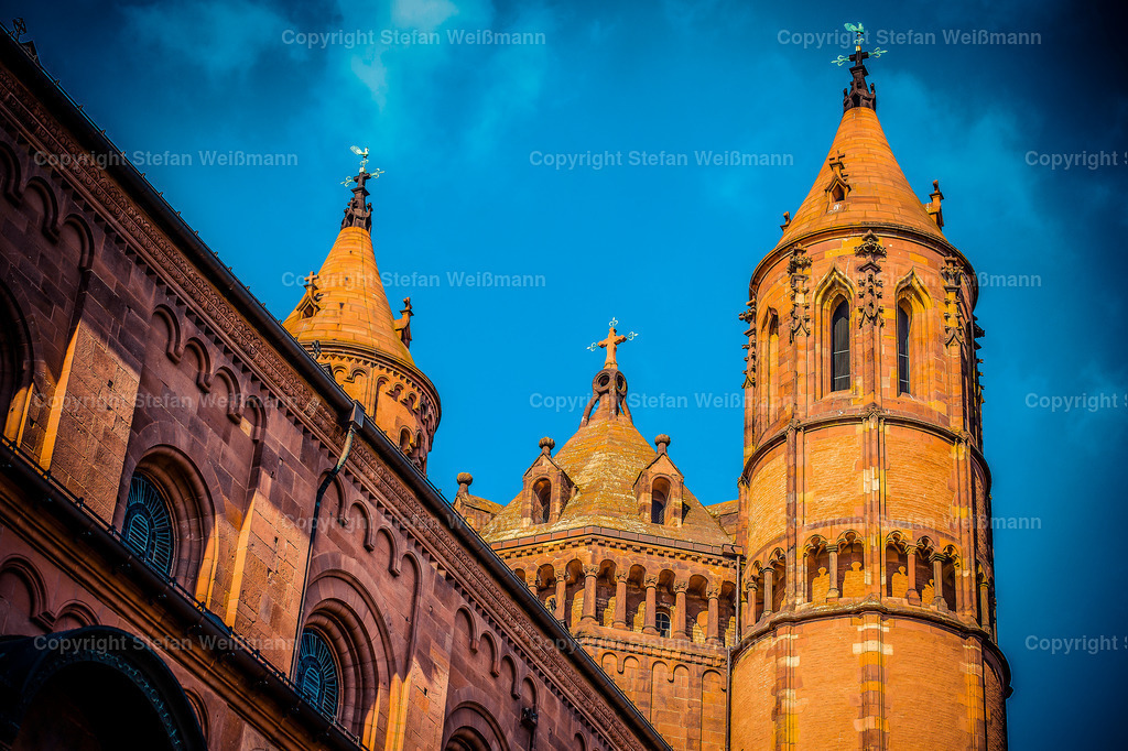 2.000 Jahre Wormser Stadtgeschichte | Über 1.000 Jahre schrieb dieses Kirchenbauwerk die Geschichte von Worms mit. - Realisiert mit Pictrs.com