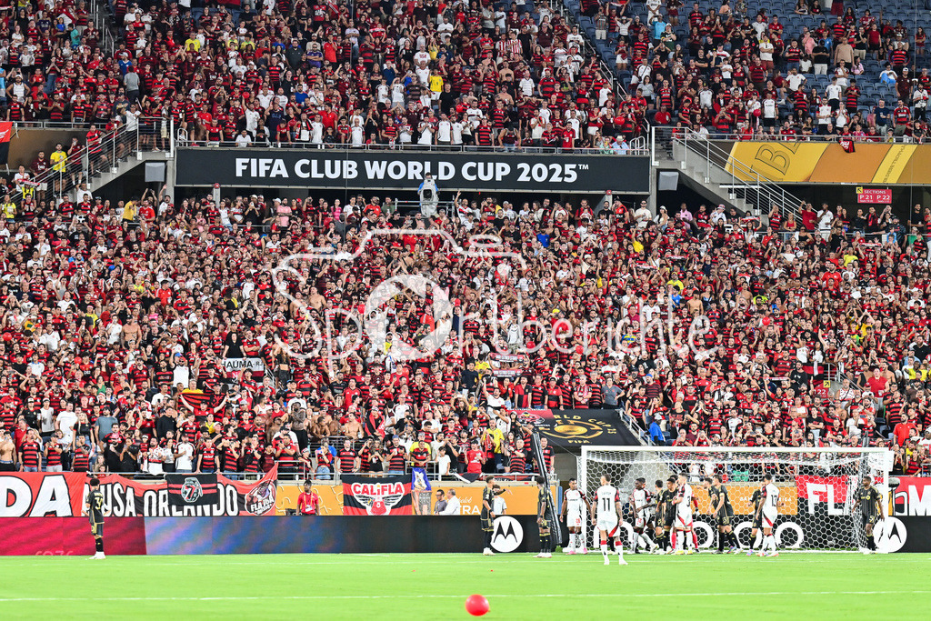 Los Angeles FC - CR Flamengo | Die Fans aus Brasilien machen ordentlich Stimmung in Orlando / Symbolbild / FIFA Club World Cup: Los Angeles FC - CR Flamengo, Camping World Stadium am 24.06.2025 / NOT FOR SALE IN USA
