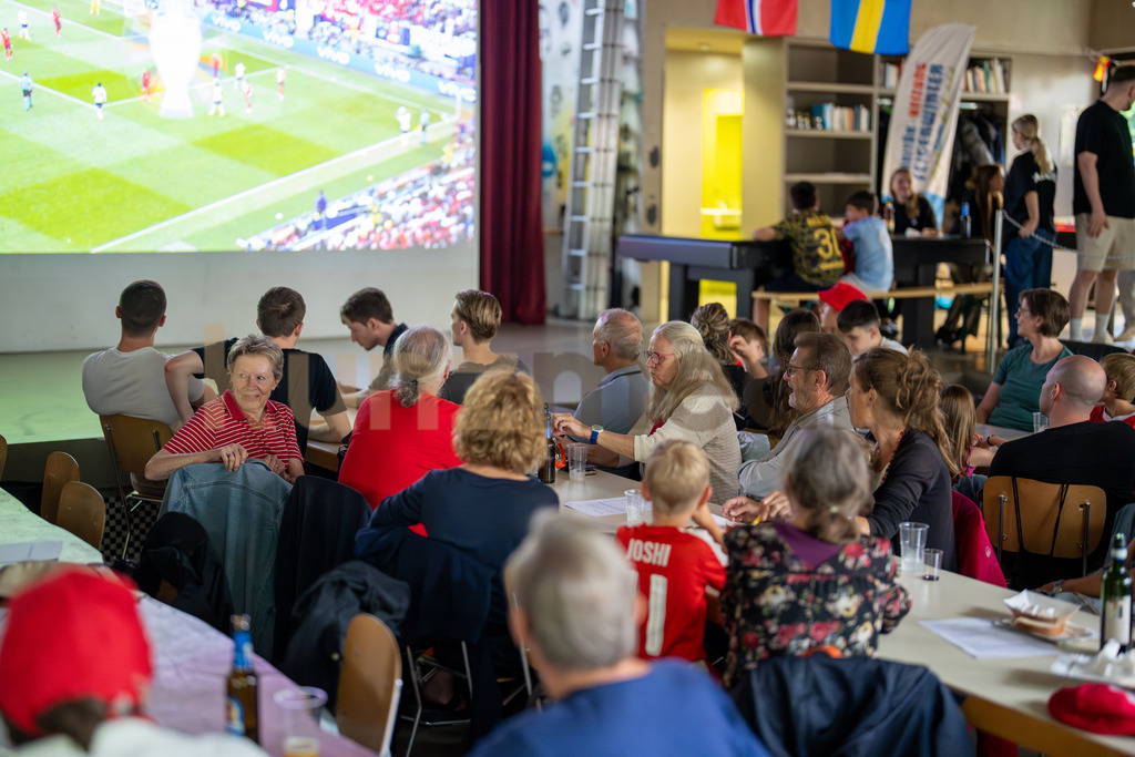 015_Public Viewing Reinach Viertelfinal Schweiz-England EM 2024_kunzmedia.ch | OnlineShop für Bilder kunzmedia.ch