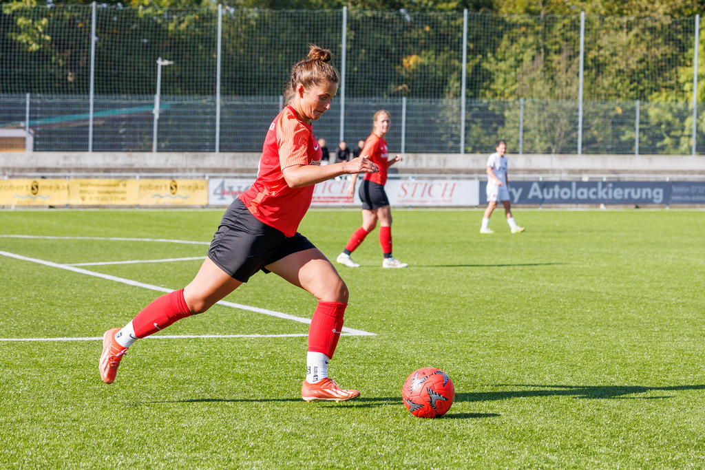 FCHHÜT_251003_3652 | 1.FC Heidenheim 1846 II vs. TSV Hüttlingen, Fußball, Frauen, Bezirkspokal, 2025/2026, 1.Runde, 03.10.2025 in Mergelstetten, Sportplatz 2(Foto: Michael Bulling) - Realisiert mit Pictrs.com