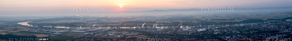 Luftbild: Worms, Panorama in Worms im Bundesland Rheinland-Pfalz in Deutschland. Foto: IMG_091169-Pano.jpg vom 07.07.2016 durch Werner Riehm/FLY-FOTO.deAuflösung des Originals: 20617 x 2937 px