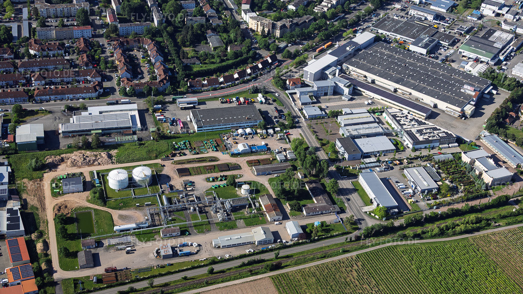 Luftbild: Öl- und Erdgastanks der ONEO GmbH & Co. KG in Landau in der Pfalz im Bundesland Rheinland-Pfalz in Deutschland.Foto: IMG_156757.jpg vom 23.05.2026 durch Werner Riehm/FLY-FOTO.deAuflösung des Originals: 5929 x 3333 pxONEO