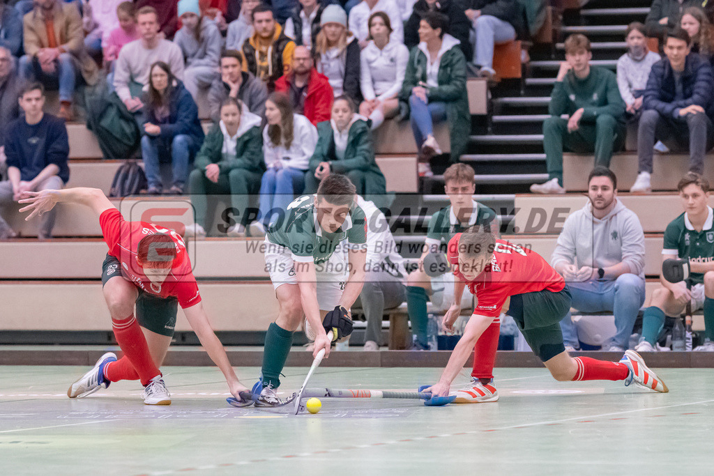 HK_20230108_102444 | 1. Bundesliga ( Halle ) Herren Crefelder HTC - Uhlenhorst Mülheim am 8.1.2023 Crefelder HTC  ( CHTC ), Krefeld , Max Godau ( Uhlenhorst Mülheim #23 ) , Breucker Julius ( Crefelder HTC #2 )