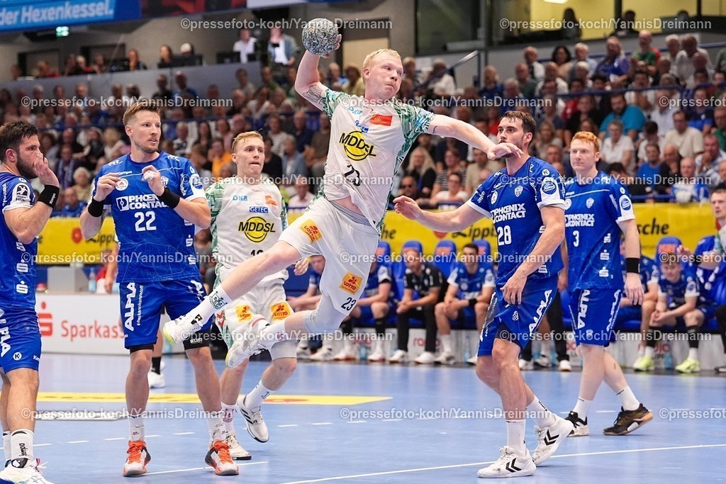 xydrx29082501163 | 29.08.2025, xydrx, Handball, 1.HBL, TBV Lemgo Lippe - SC Magdeburg, PHOENIX Contact-Arena: Magnus Saugstrup (SC Magdeburg #23)
