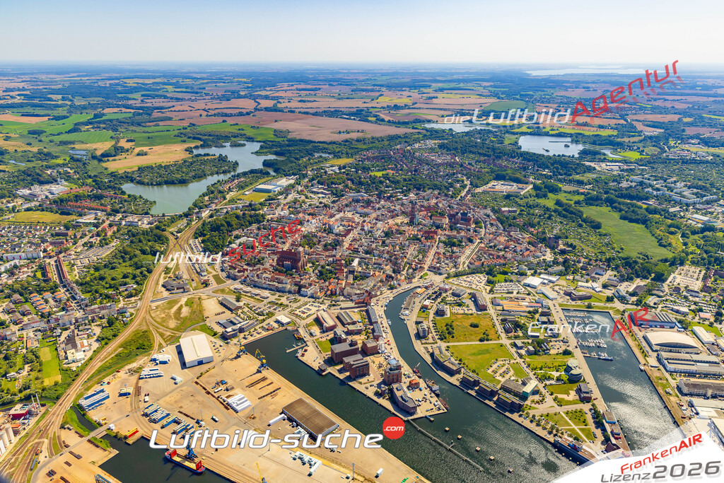 Luftbild Vs Google Maps  Altstadt  Wismar -Das Luftbild wurde 2025 vom UL-Flugzeug heraus erstellt ( keine Drohnenluftbilder ) - Hochauflösende Luftaufnahme -Nicht vergleichbar mit Google Maps oder Satelittenbilder- Die Geschenkidee !Mit Lizenz und Bildrechte bestellbar