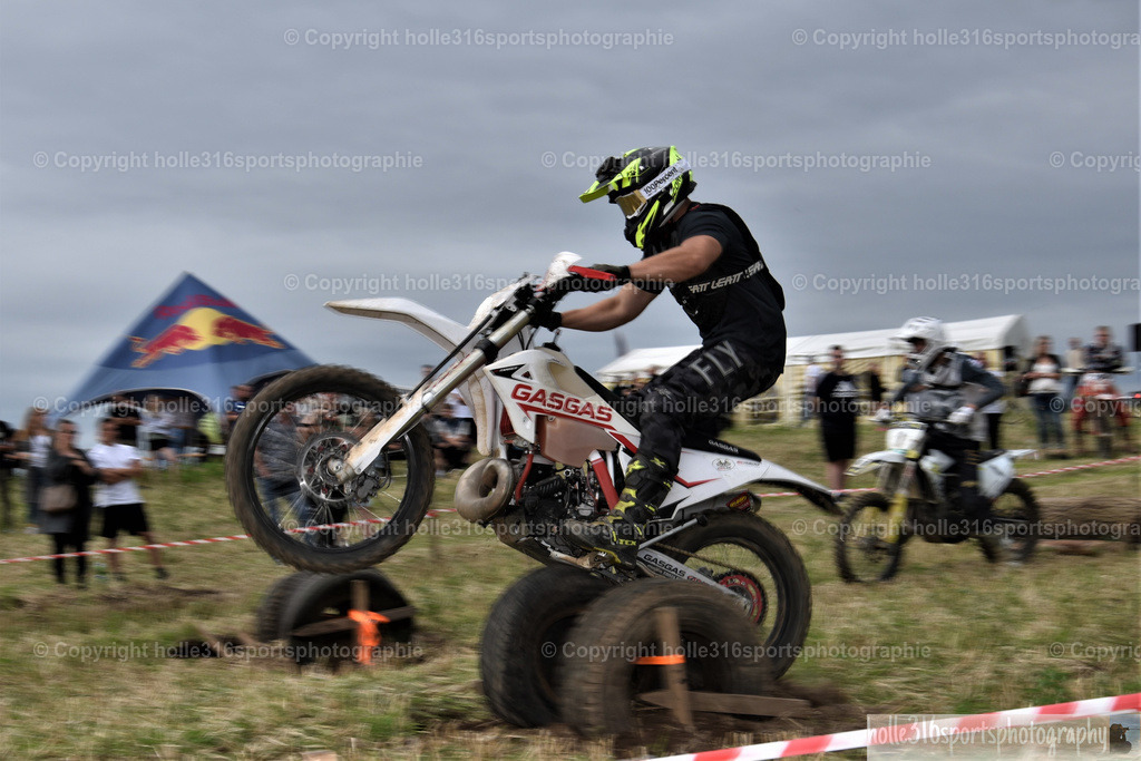 DSC_0201_01 (2) | Sportfotografie , Motorsport, Motoross, Reitsport, Mointainbike, Enduro,
Landschaft , Outdoor, Eventfotografie, Landschaft, Bilder online bestellen - Realisiert mit Pictrs.com