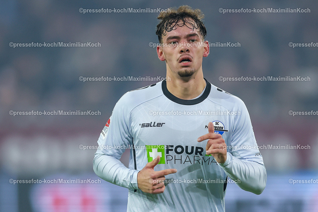Due0911240109602134 | 09.11.2024, Fußball, Fortuna Düsseldorf - SC Paderborn 07, 2. Bundesliga, Merkur Spiel-Arena, Saison 2024 2025: Aaron Zehnter (Paderborn #32) DFB regulations prohibit any use of photographs as image sequences and or quasi-video.