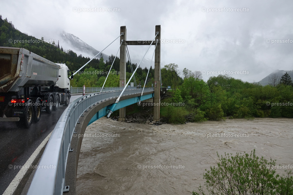 welltvi-Ulrichsbruecken-B179-Pinswang-Hochwasser-21052019-DSD01446 | Info aus dem Bezirk Reutte/Ausserfern Tirol sowie eine umfangreiche Bilddatenbank über die gesamte Region: Lechtal, Talkessel Reutte, Tannheimertal, Zwischentoren. Lech, Plansee, Zugspitze, Grenztunnel, B179, Fernpassstraße, Verkehr, Lawinen, Tradition, - Realisiert mit Pictrs.com