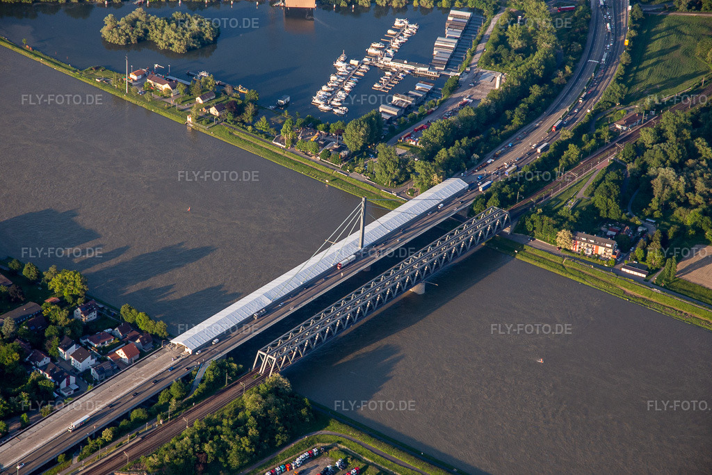Luftbild: Baustellen zur Sanierung des Fluß - Brückenbauwerk Rheinbrücke Maxau in. im Ortsteil Knielingen in Karlsruhe im Bundesland Baden-Württemberg in Deutschland. Foto: IMG_114124.jpg vom 23.05.2019 durch Werner Riehm/FLY-FOTO.de