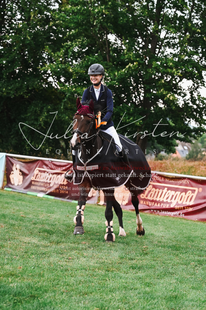 DSC_6704 | Pferde- und Turnierfotografie in Westsachsen. Pferdeportraits, Auftragszeichnungen und intuitive Kunst.