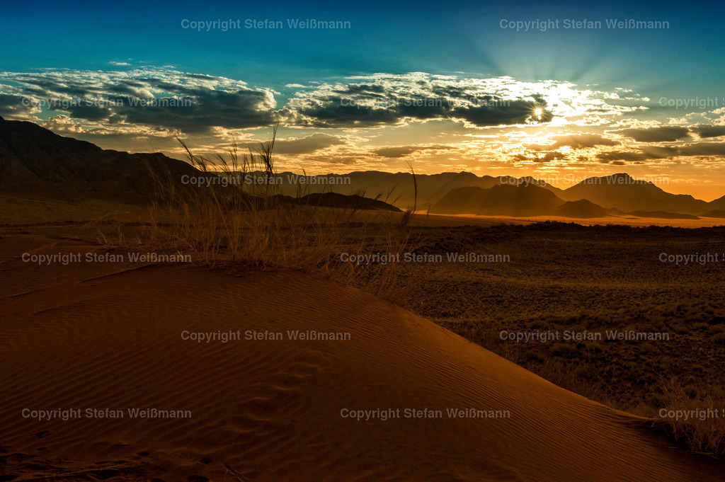 Sonnenaufgang über der Namib | Eine der ältesten Wüsten unserer Erde, die Namib in Namibia - Realisiert mit Pictrs.com