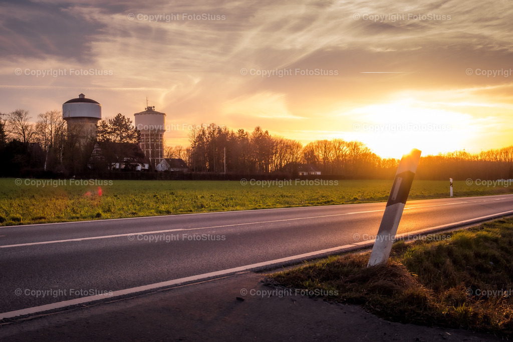 Wassertürme in Hamm Berge | Die Wassertürme in Hamm Berge im Ruhrgebiet sind ein wichtiges Wahrzeichen der Stadt und Bestandteil der lokalen Wasserversorgung. - Realisiert mit Pictrs.com