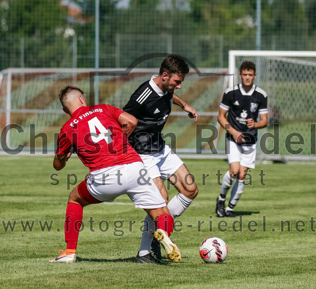 2023-08-20_015_TuS_Oberding_gegen_FC_Finsing_II | Oberding, Deutschland, 20.08.2023:
Fußball, Kreisklasse 2023 / 2024, 3. Spieltag, TuS Oberding gegen FC Finsing II, Endergebnis: 1:1

Stefan Jell (FC Finsing, #4), Markus Weber (TuS Oberding, #12)

Foto: Christian Riedel / fotografie-riedel.net