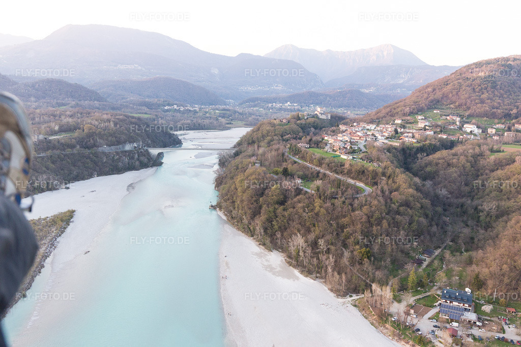 Luftbild: Ortsansicht in Villuzza im Bundesland Friaul-Julisch Venetien in Italien. Foto: IMG_105599.jpg vom 07.04.2018 durch Werner Riehm/FLY-FOTO.de