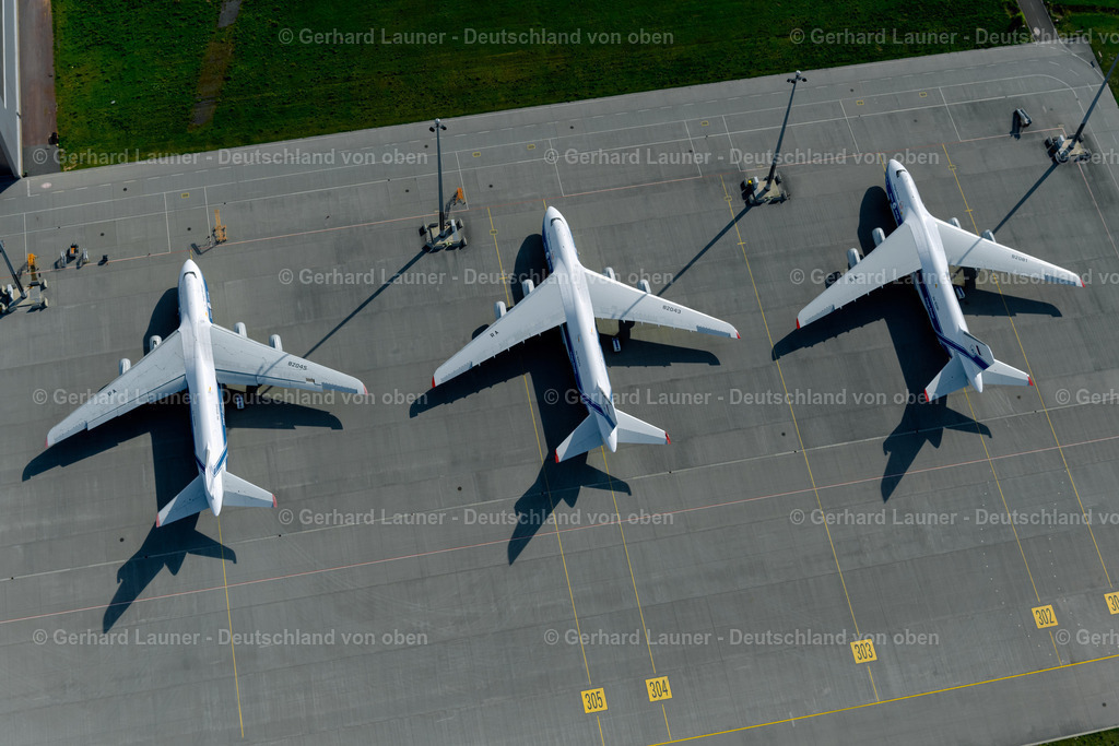 4040001 | Russische Großraumflugzeuge auf einer Abstellfläche am Flughafen, Leipzig