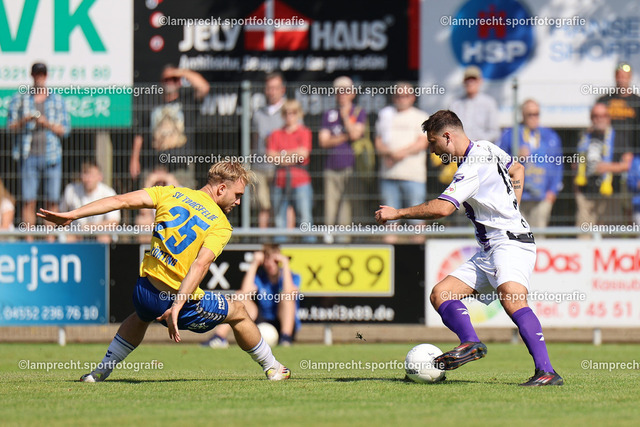 Fußball I Herren I Saison 2025-2026 I Flens-Oberliga I 7. Spieltag I SV Todesfelde - VfR Neumünster I 07.09.2025.031 | v.l. Tyler Körting (25, SV Todesfelde), Kastriot Alija (19, VfR Neumünster) - Realisiert mit Pictrs.com