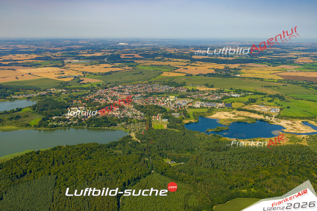 Neue Luftbildaufnahme der Stadt Neukloster - Das Luftbild wurde 2025 vom UL-Flugzeug heraus erstellt ( keine Drohnenaufnahme ) - Hochauflösende Luftaufnahme - für Wandbilder und großformatige Ausdrucke geeignet. Das besondere Geschenk!Hier alle&nbsp;Infos zur Lizenzierung der LuftaufnahmeWir fliegen auch dieses Jahr wieder in Ihre Region um Luftbilder zu erstellen.- Luftbild anfragen