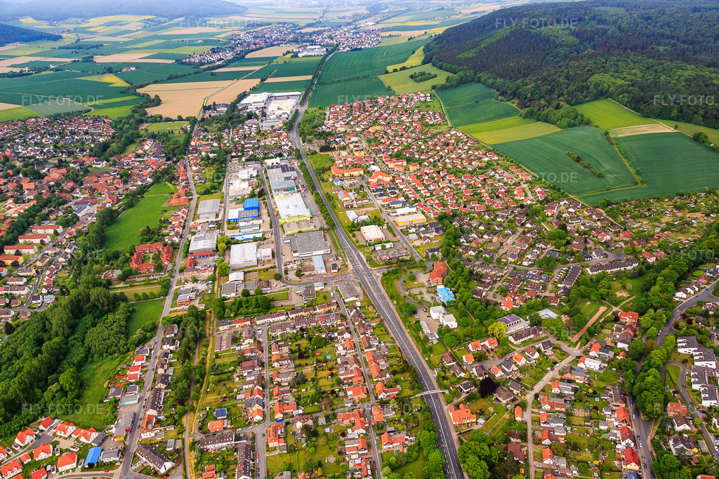 Luftbild: B1 mit MARKTKAUF Hameln-Wangelist und toom Baumarkt Hameln im Ortsteil Wangelist in Hameln im Bundesland Niedersachsen in Deutschland.Foto: IMG_079449.jpg vom 24.05.2015 durch Werner Riehm/FLY-FOTO.deWWW.MARKTKAUF.DEtoom Baumarkt in Hameln