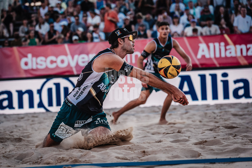 Beachvolleyball | Männer | Allianz German Beach Tour 2025 | Tourstop Berlin | 16.08.2025 | Niklas Held nimmt den Ball an