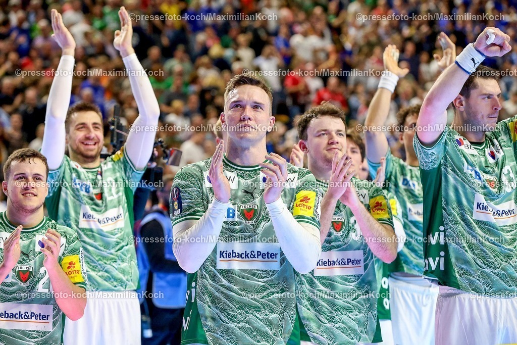 xSSCx18042601033 | 18.04.2026, xsscx, Handball, DHB-Pokal Lidl Final4, TBV Lemgo-Lippe - Füchse Berlin, Saison 2025 / 2026 Herren, Lanxess Arena: Die Mannschaft der Füchse Berlin feiert den Sieg über den TBV Lemgo - Lasse Andersson (Füchse Berlin #11) Photo: xSandraxScherningxPressefotoKochx