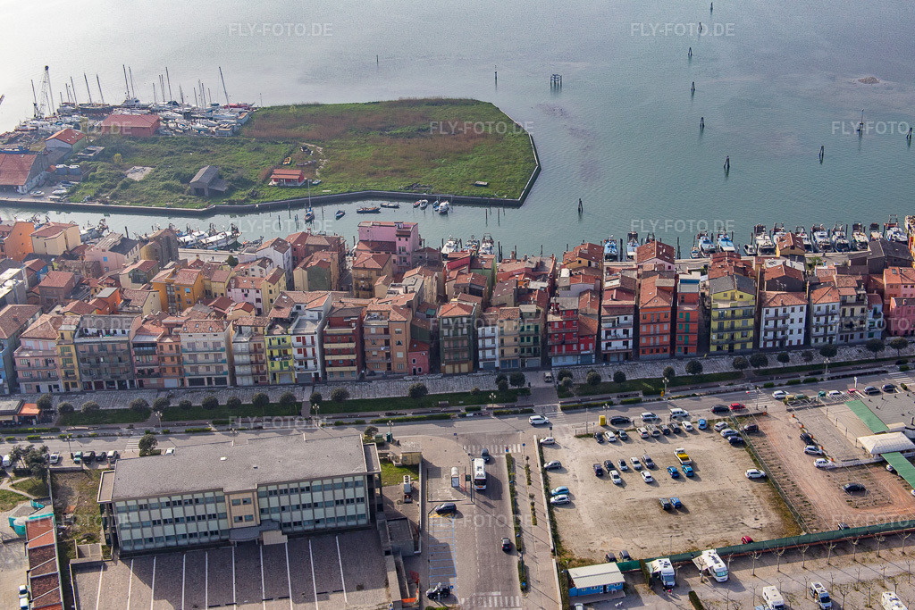 Luftbild: Ortsansicht in Chioggia im Bundesland Metropolitanstadt Venedig in Italien. Foto: IMG_087423.jpg vom 06.04.2016 durch Werner Riehm/FLY-FOTO.de