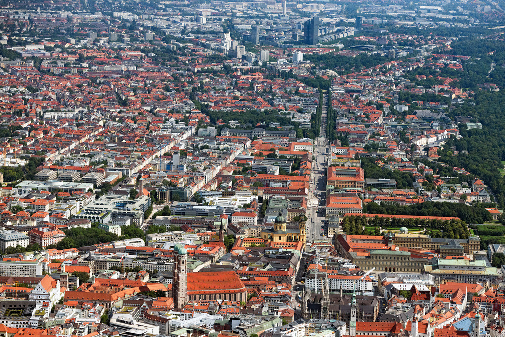 dr__0048516.jpg | MüNCHEN 19.07.2024 Altstadtbereich und Innenstadtzentrum im Ortsteil Altstadt in München im Bundesland Bayern, Deutschland. Weiterführende Informationen bei: Landeshauptstadt München. // Old Town area and city center in the district Altstadt in Munich in the state Bavaria, Germany. Further information at: Landeshauptstadt Muenchen. Foto: Daniel Reiter