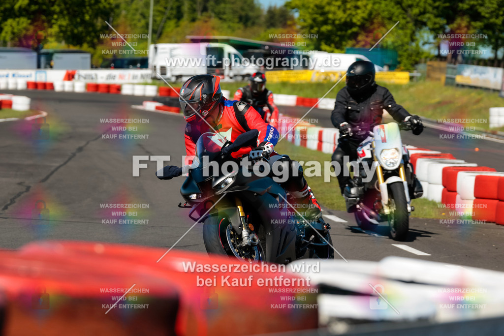 Moto-TeamOBK-21640 | Hier findet Ihr Bilder von Touristenfahrten auf der Nürburgring Nordschleife oder von anderen Veranstaltungen die ich besucht habe. Viel Spass beim Durch Schauen 