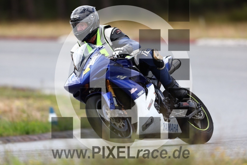 0069-20240713_04621 | Schöne Erinnerungen an spannende Momente - das festzuhalten ist unser Job. PIXELrace.de ist seit 2003 auf den Rennstrecken Europas unterwegs um die Action draußen beim Fahren und die wunderbare Stimmung imm Fahrerlager für euch einzufangen.