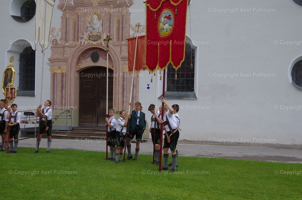 IMGP7015 | fotografiert von Axel PollmannLeonhardi Wallfahrt Benediktbeuern und Murnau, Fronleichnam, Fasching, Landschaft im Loisachtal und Benediktbeuern  - Realisiert mit Pictrs.com