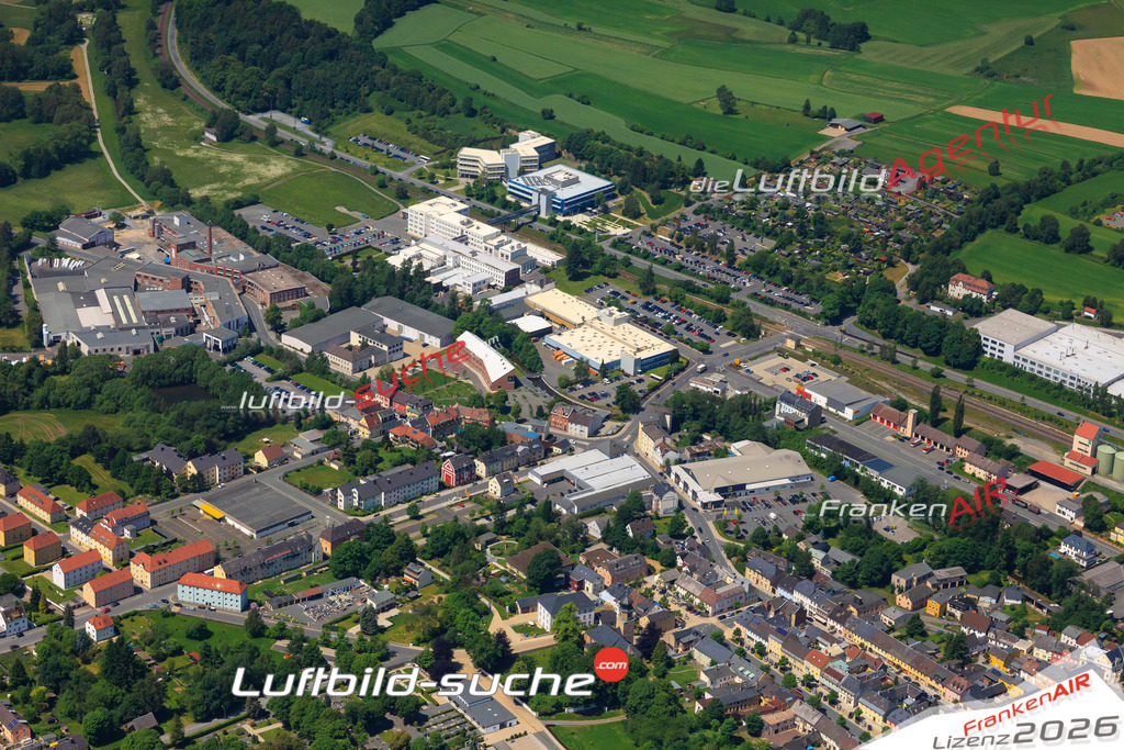 Die Luftaufnahme der Stadt Rehau wurde vom UL-Flugzeug heraus erstellt ( keine Drohne )- hohe Auflösung für beste Qualität