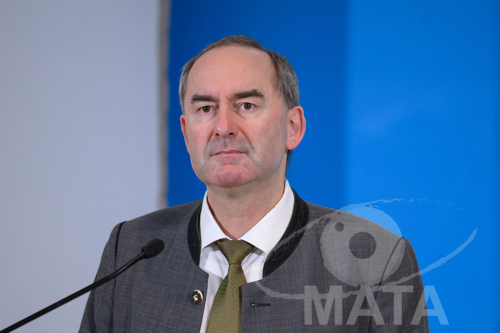 _DWI7865 | Bayerns Wirtschaftsminister Hubert Aiwanger (Freie Wähler) Pressekonferenz im Lokschuppen. Rosenheim, 02.12.2025 Bayern Deutschland - Realisiert mit Pictrs.com
