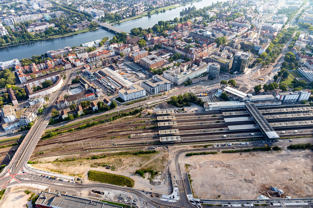 Luftbild: Ortsteil Bergheim zwischen Neckar und Hauptbahnhof im Ortsteil Bergheim in Heidelberg im Bundesland Baden-Württemberg in Deutschland. Foto: IMG_117082.jpg vom 25.08.2019 durch Werner Riehm/FLY-FOTO.de