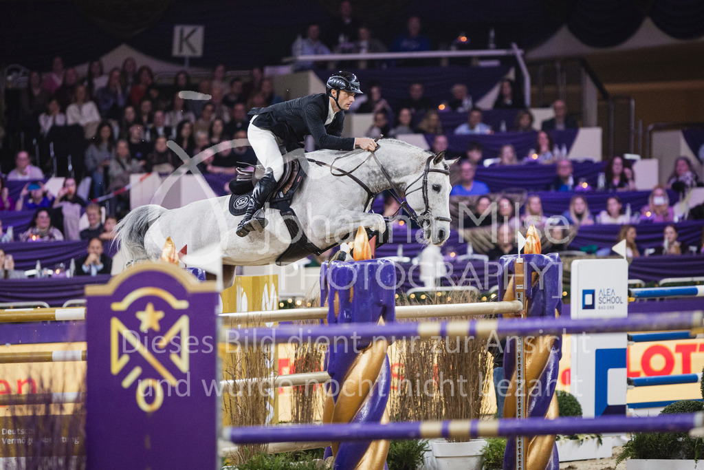 251221_IFRF_Jumping_GP-119 | Deine schönsten Turniermomente als professionelle Fotos! Entdecke hochwertige Pferdesport-Fotografie im Online-Shop. Jetzt Fotos finden & bestellen!