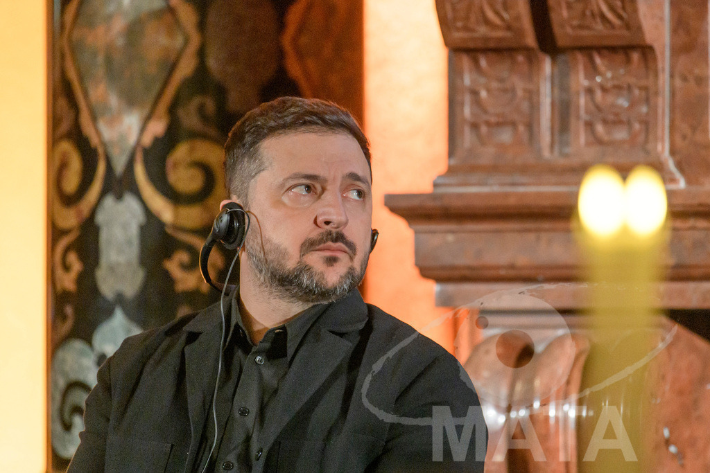 _DWA0635 | Politiker Wolodymyr Selenskyj, Präsident der Ukraine, in der Residenz vor der Verleihung des Ewald-von-Kleist-Preis. Der diesjährige Ewald-von-Kleist-Preis wird am Rande der Münchner Sicherheitskonferenz 2026 an das ukrainische Volk vergeben. München, 14.02.2026 Bayern Deutschland - Realized with Pictrs.com