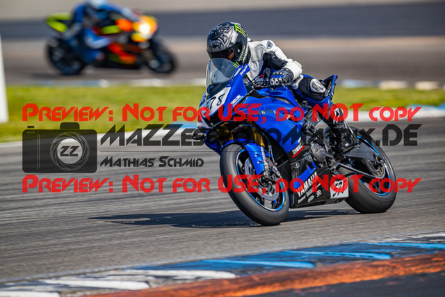 MaZZes_FotoMatrix_230410_8882 | WEISS