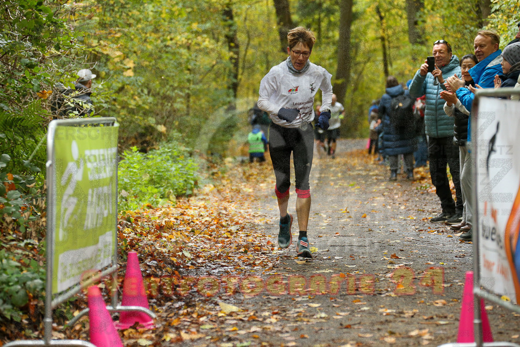 251026_1227_EX1_0397 | Sportfotografie im Rhein-Sieg Kreis, Köln, Bonn, NRW, Rheinland Pfalz, Hessen, etc. Unser Tätigkeitsfeld umfasst den Laufsport vom Volkslauf über den Marathon, Duathlon, Triathon bis zum Ultralauf wie Kölnpfad Ultra oder Schindertrail.