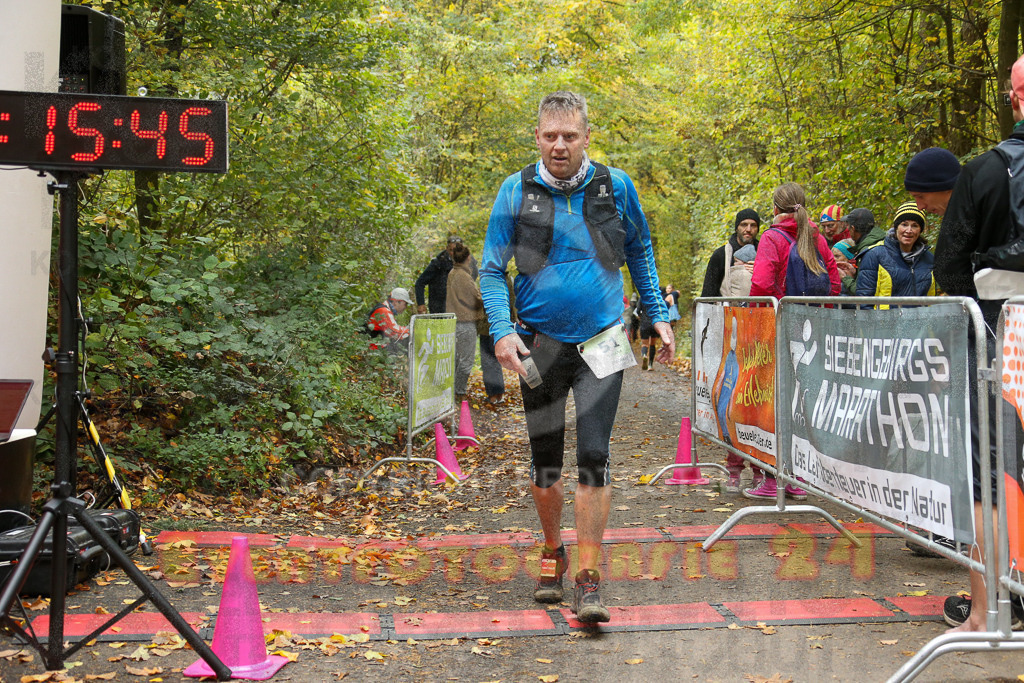 251026_1317_EX1_3097 | Sportfotografie im Rhein-Sieg Kreis, Köln, Bonn, NRW, Rheinland Pfalz, Hessen, etc. Unser Tätigkeitsfeld umfasst den Laufsport vom Volkslauf über den Marathon, Duathlon, Triathon bis zum Ultralauf wie Kölnpfad Ultra oder Schindertrail.