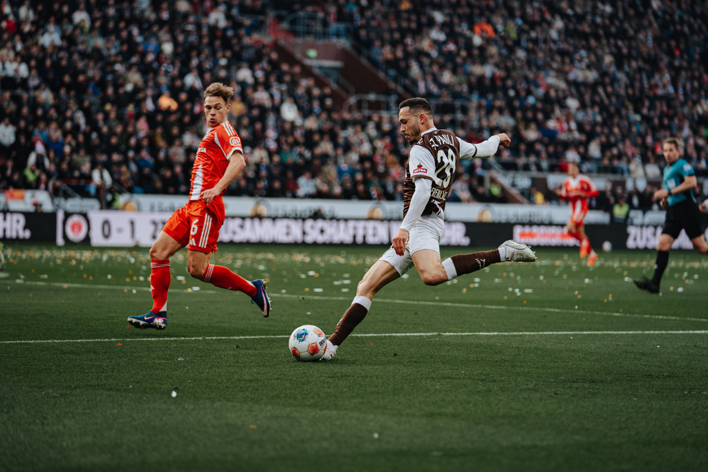 FCS00534 | Der offizielle Shop für FC St. Pauli Fotos. Wähle aus Spielszenen & Fanmomenten dein FCSP Wunschformat. Wir liefern Millerntor-Atmosphäre.