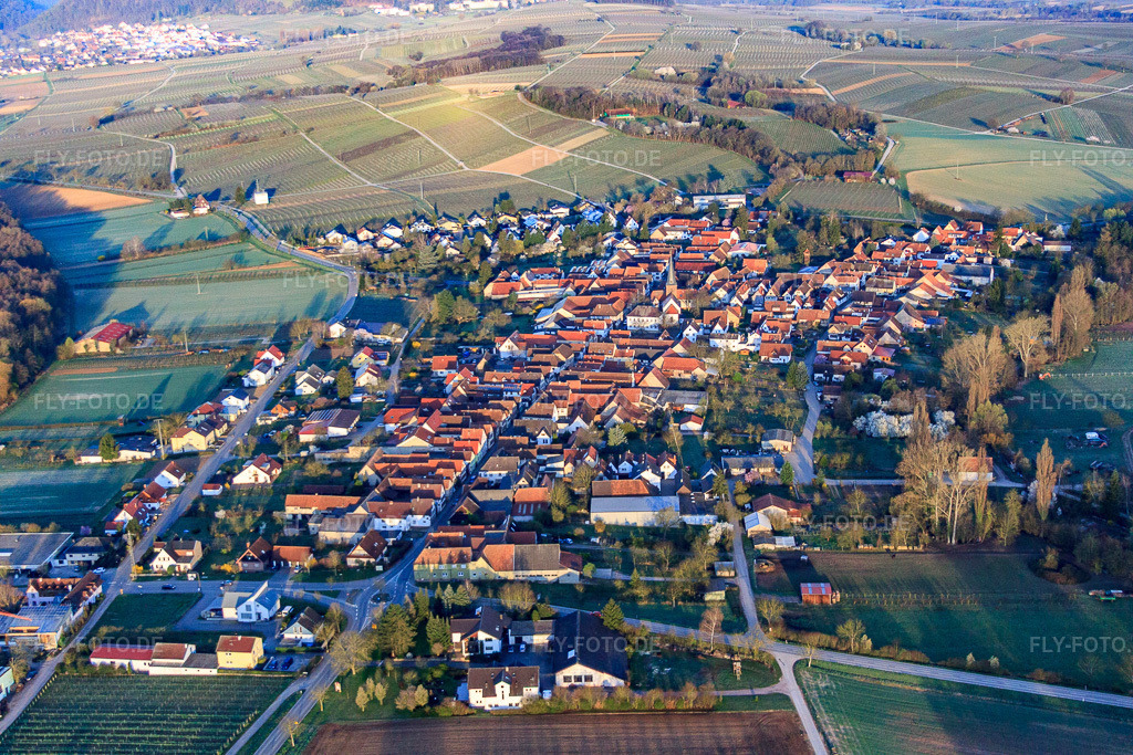 Luftbild: Ortsansicht von Osten im Ortsteil Heuchelheim in Heuchelheim-Klingen im Bundesland Rheinland-Pfalz in Deutschland. Foto: IMG_63099.jpg vom 20.03.2014 durch Werner Riehm/FLY-FOTO.deAuflösung des Originals: 4752 x 3168 px