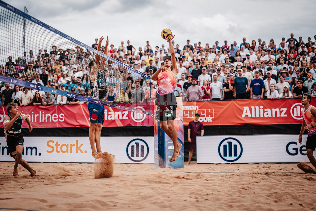 Beachvolleyball | Männer | Allianz German Beach Tour 2025 | Tourstop München | 06.07.2025 | Valentin Schneckenburger beim Angriff