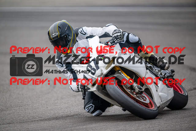 MaZZes_FotoMatrix_240702_6007705_6477 | WEISS