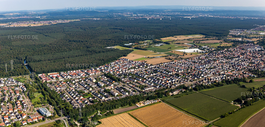 Luftbild: Ortsteil Eggenstein im Ortsteil Eggenstein in Eggenstein-Leopoldshafen im Bundesland Baden-Württemberg in Deutschland. Foto: IMG_128351-Pano.jpg vom 12.08.2021 durch Werner Riehm/FLY-FOTO.deAuflösung des Originals: 6713 x 3212 px