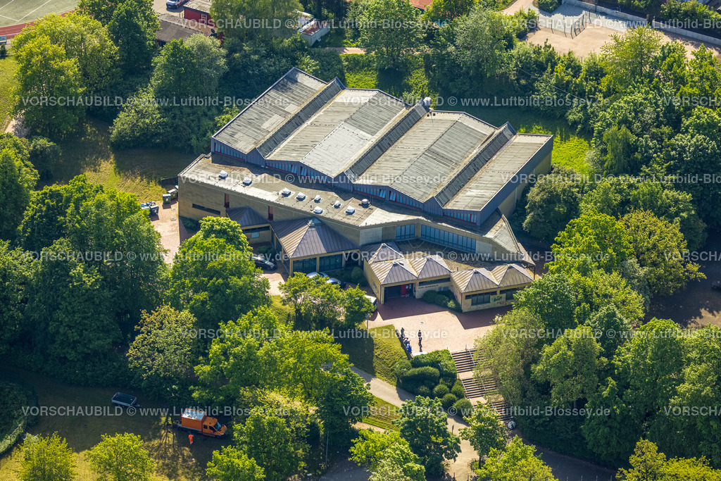 Hagen240504105 | Luftbild, Sporthalle Karl-Adam an der Gemeinschaftshauptschule Geschwister-Scholl, grüne Bäume, Vorhalle, Hagen, Ruhrgebiet, Nordrhein-Westfalen, Deutschland