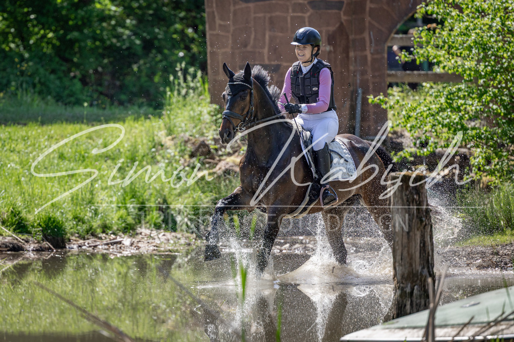 20260523-_3LI7672 | Tierfotografie Pferde, Hunde, Katzen, Haustiere.
Turnierfotografie Reitturniere, Reiten, Springreiten, Dressur in Hanau, dem Main-Kinzig-Kreis und dem Rhein-Main- Gebiet um Frankfurt