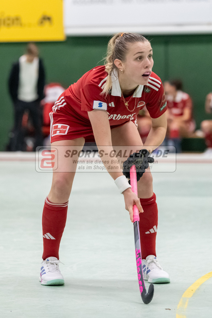 SFE_20241201_0050 | Köln, Deutschland, 01.12.2024:  Hockey 1. Bundesliga Damen Rot-Weiss Köln - HTC Uhlenhorst im KTHC Stadion Rot-Weiss Köln Tennis and Hockey Club am 01.12.2024 in Köln, Deutschland. (Foto von Stephan Fehrmann)Köln, Germany, 01.12.2024: Hockey 1. Bundesliga Damen Rot-Weiss Köln - HTC Uhlenhorst in KTHC Stadion Rot-Weiss Köln Tennis and Hockey Club at 01.12.2024 in Köln, Deutschland. (Foto from Stephan Fehrmann)