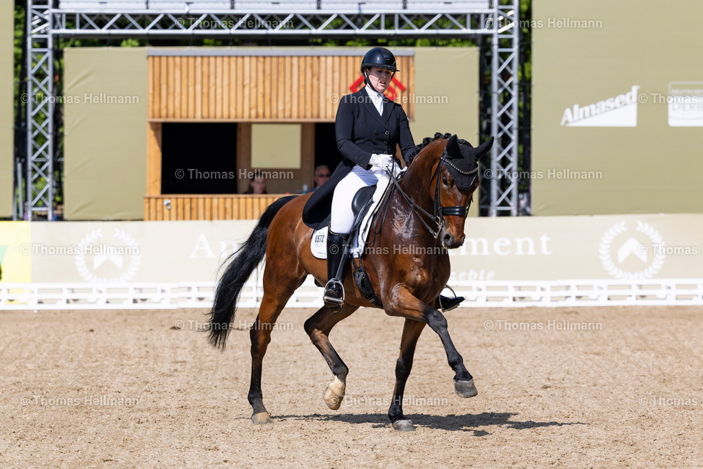 TH_572-OTTMAR Leonie (GER)_ Don Horatio_17571 | Deutsches Spring- und Dressur-Derby 2024 am 10.05.24 in Hamburg, 572OTTMAR Leonie (GER), Don Horatio