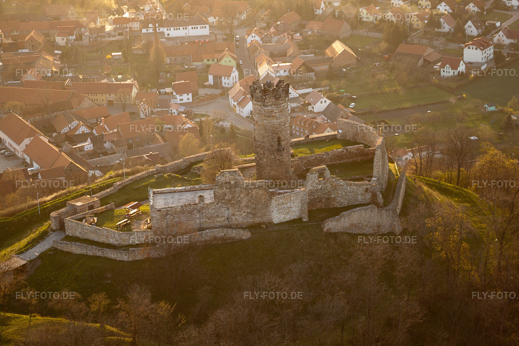 Luftbild: Mühlberg, Mühlburg im Ortsteil Mühlberg in Drei Gleichen im Bundesland Thüringen in Deutschland. Foto: IMG_25791.jpg vom 17.04.2010 durch Werner Riehm/FLY-FOTO.de