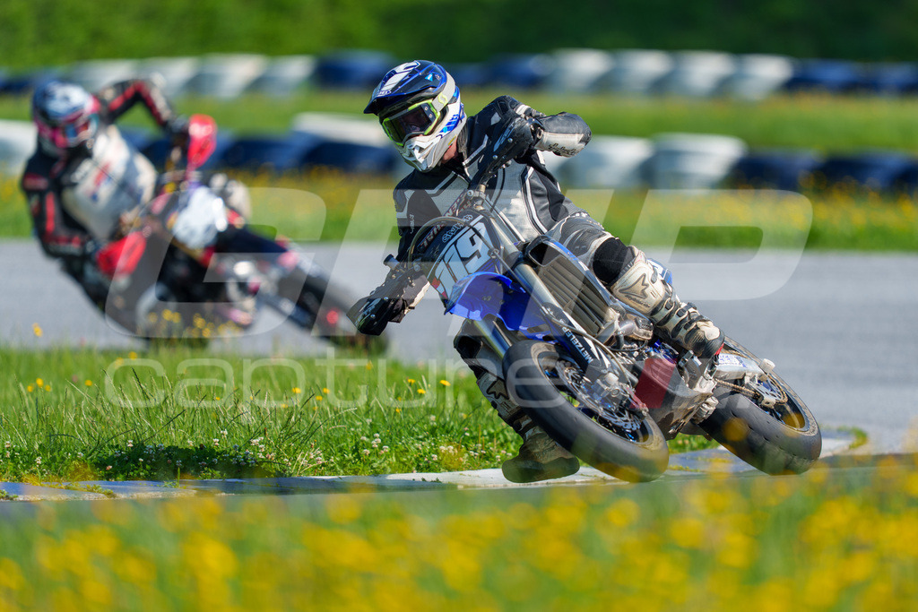 SuperMoto_Staatsmeisterschaft_Greinbach_105 | GRIPcapture steht für authentische Sportfotografie in Österreich – für Momente, die mehr sind als Geschwindigkeit oder Ergebnis. Es geht um Emotion, Spannung, Fokus und den Augenblick, der oft nur einen Wimpernschlag dauert.Ob Motorsport, Teamsport oder 