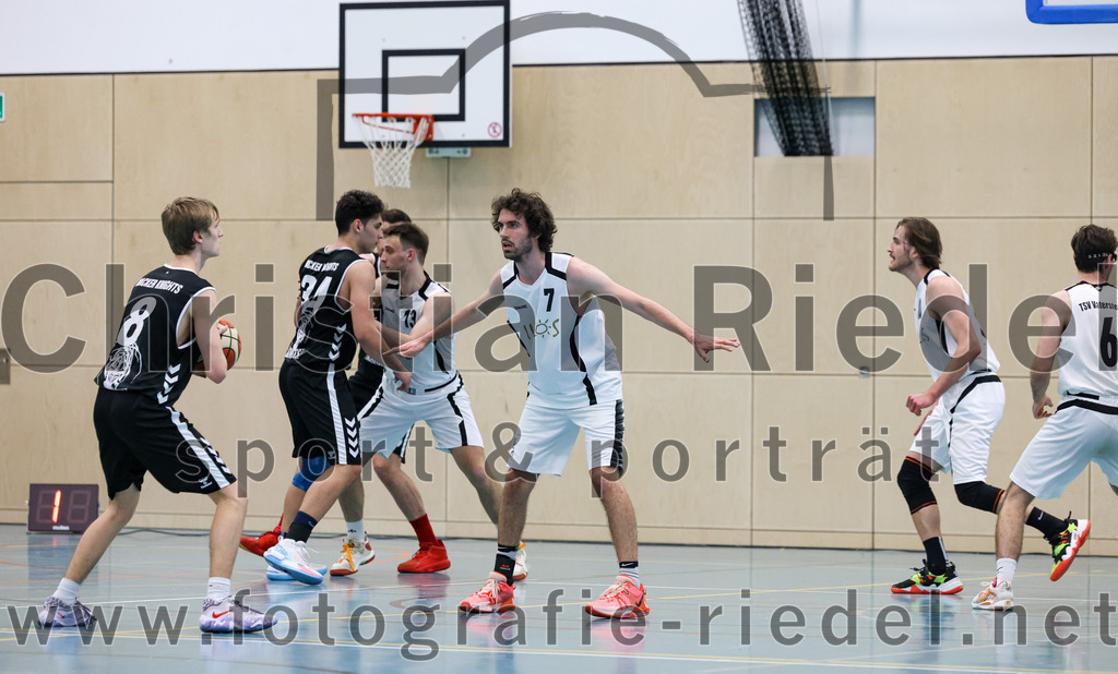 2023-03-26_032_TSV_Vaterstetten_gegen_Wacker_Knights_Burghausen | Vaterstetten, Deutschland, 26.03.2023:
Basketball, Bayernliga Herren Südost 2022 / 2023, 17. Spieltag, TSV Vaterstetten gegen Wacker Knights Burghausen, Endergebnis: 

Konstantin Huber (TSV Vaterstetten, #13), Luca Maurice Kohll (TSV Vaterstetten, #7), Finn Liebig (TSV Vaterstetten, #10), Maximilian Rothe (TSV Vaterstetten, #6)

Foto: Christian Riedel / fotografie-riedel.net