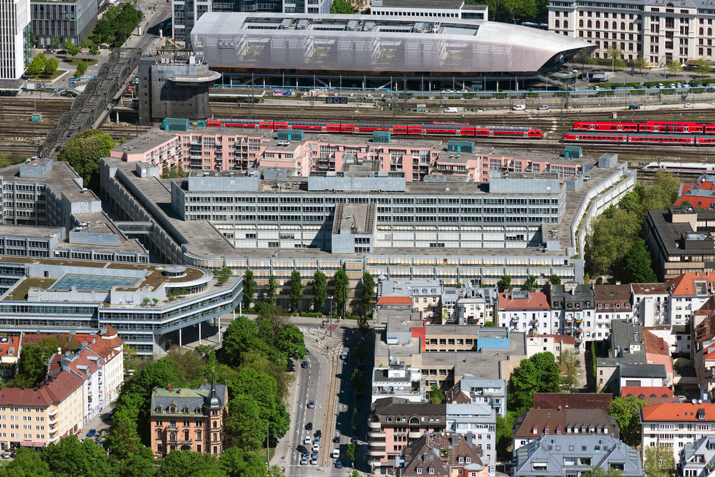 dr__0064207.jpg | MüNCHEN 29.04.2025 Verwaltungsgebäude der staatlichen Behörde Europäisches Patentamt an der Landsberger Straße, Martin-Greif-Straße, Bayerstraße in München im Bundesland Bayern, Deutschland. // Administrative building of the State Authority Europaeisches Patentamt on street Landsberger Strasse, Martin-Greif-Strasse, Bayerstrasse in Munich in the state Bavaria, Germany. Foto: Daniel Reiter